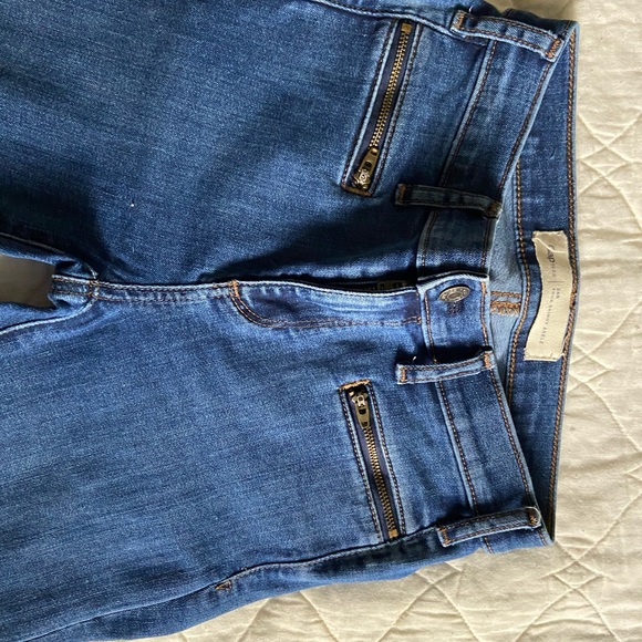 Dark Denim Gap Skinny Jeans - Picture 2 of 7